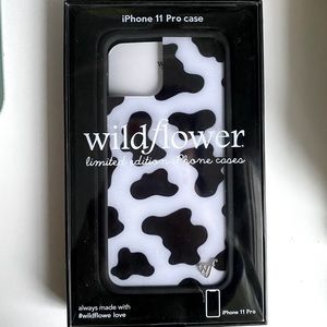 Brand New in box Wildflower iPhone 11 pro Moo Moo Phone Case